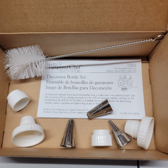 Pampered Chef Easy Accent Decorator Bottle Set #1585 Cookie Cake  With Box - Picture 2 of 3